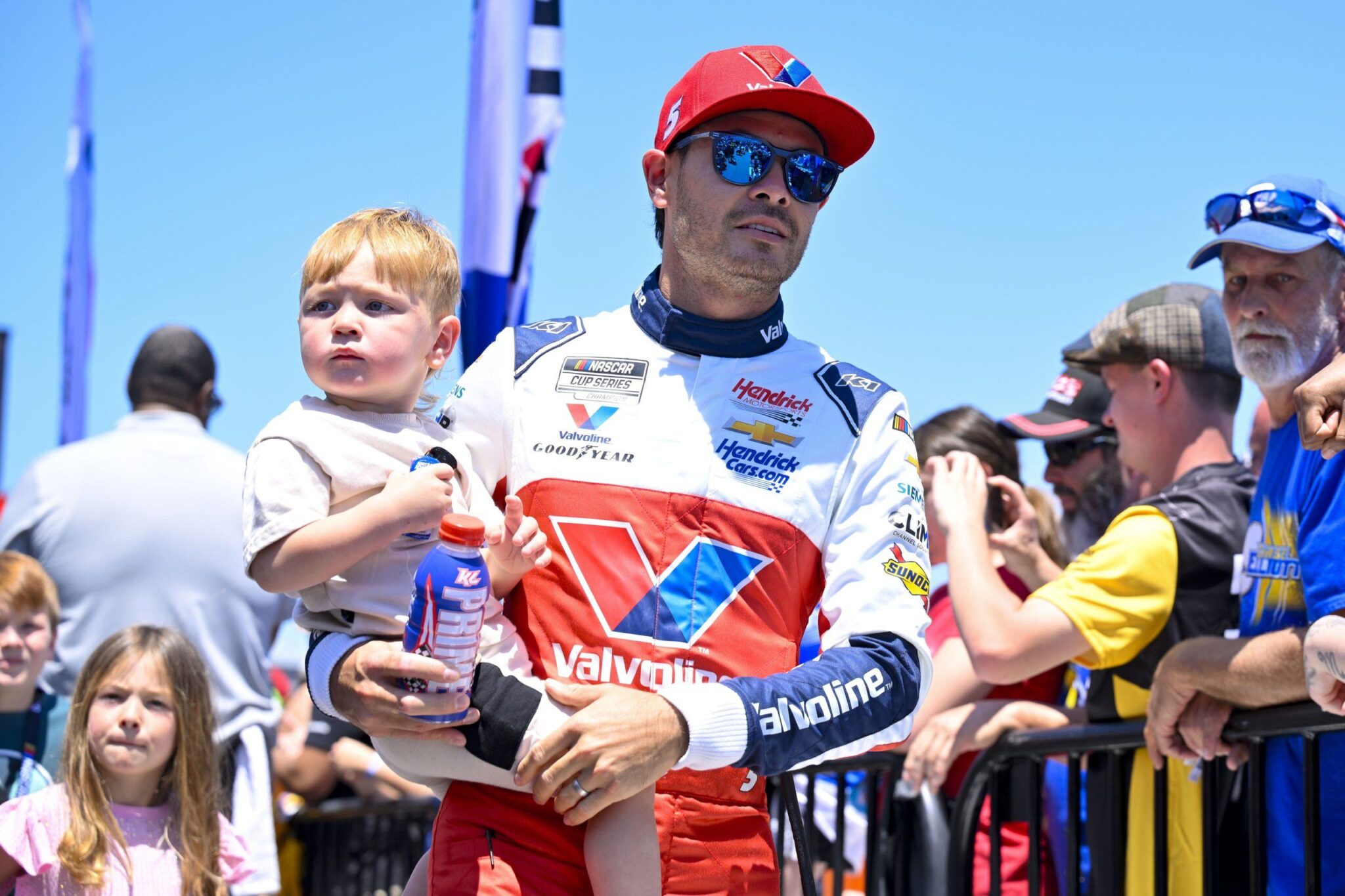 Kyle Larson Snatches NASCAR Cup Pole from Chris Buescher at Kansas!