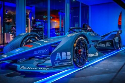 Unstoppable Energy: The Dynamic Pit Crew of Hendrick Motorsports in the 2025 NASCAR Cup Series!