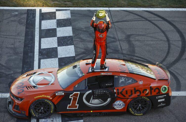 Ross Chastain’s Epic Reaction: Stopping a Fan from Stealing His Hat After the Coke 600 Victory!