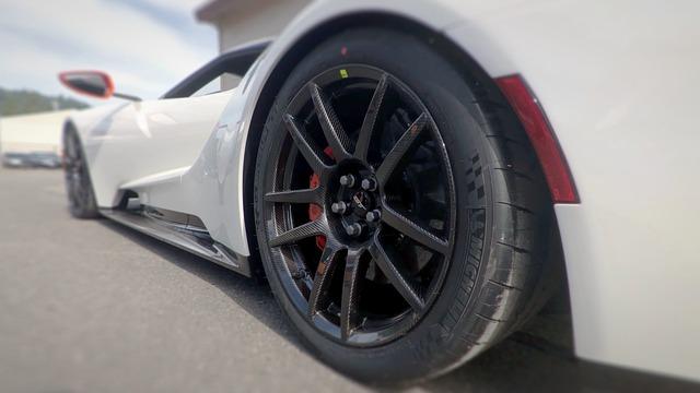 Ford and Chevrolet Battle for Glory: Supercars Showdown at Wanneroo!