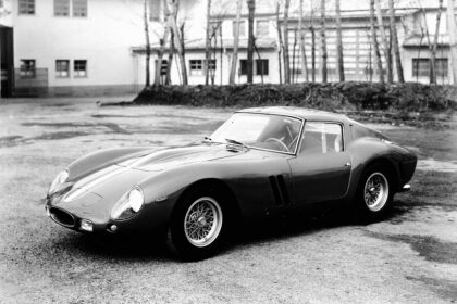 Revving Up the Excitement: Classic Sports Car Showdown at Silverstone!