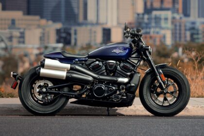 Harley-Davidson Unleashes the BundnerGlide RR: A Racing-Inspired Touring Bike with a Bold No. 88!