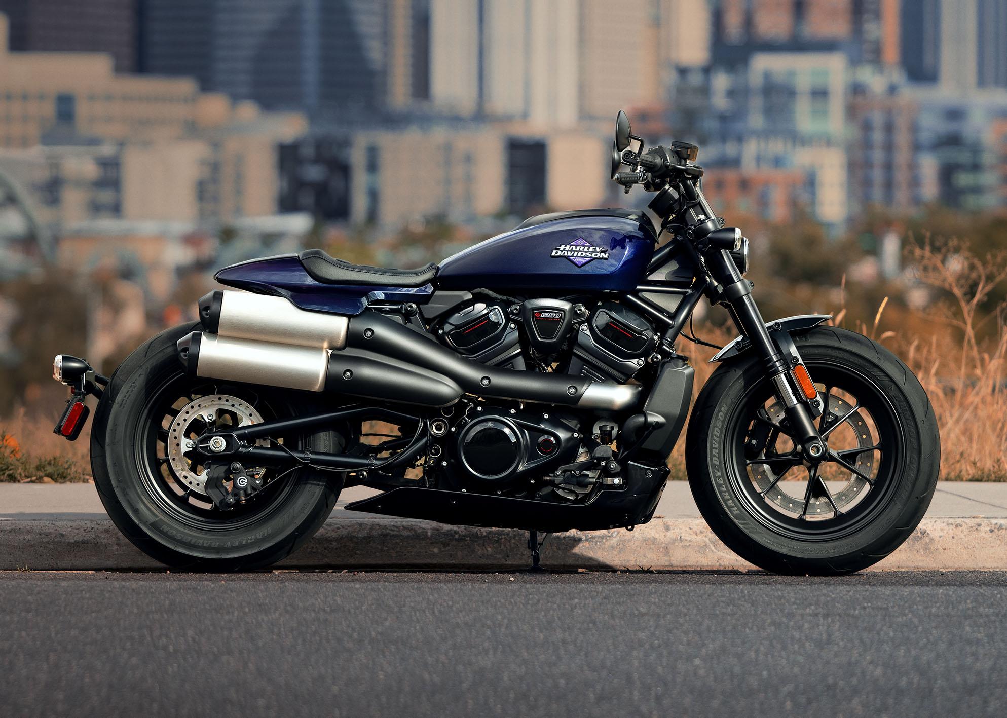 Harley-Davidson Unleashes the BundnerGlide RR: A Racing-Inspired Touring Bike with a Bold No. 88!