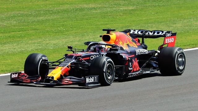 Verstappen Claims McLaren F1 Car Would Have Left Him Invisible on Track!