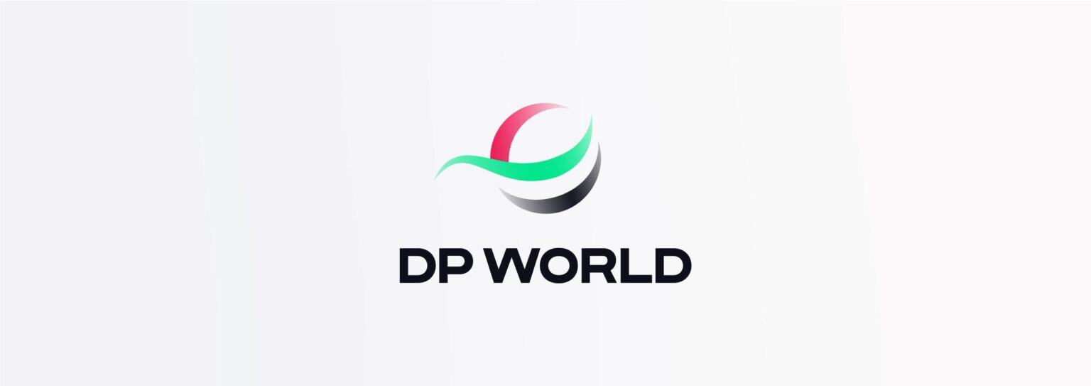 DP World Unleashes McLaren Racing Car Experience for Fans in Trafalgar Square!