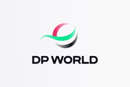 DP World Unleashes McLaren Racing Car Experience for Fans in Trafalgar Square!