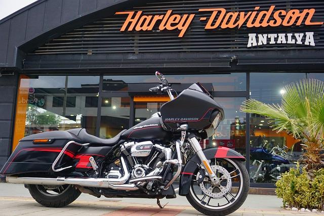 Harley Davidson Launches Stunning Apex Custom Paint for Nine Touring Models!