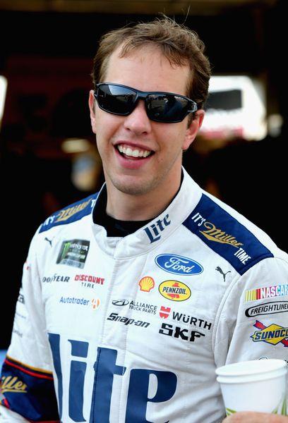 Brad Keselowski attempts five-wide pass on SVG, triggering pileup crash