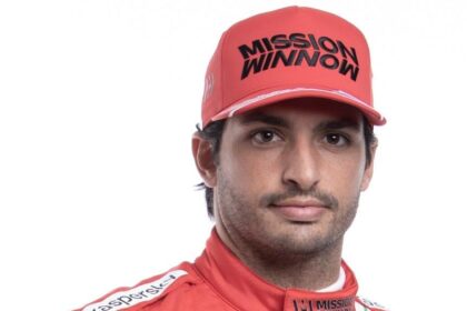 Carlos Sainz Secures Thrilling First F1 Podium with New Team, Outshining Lewis Hamilton!