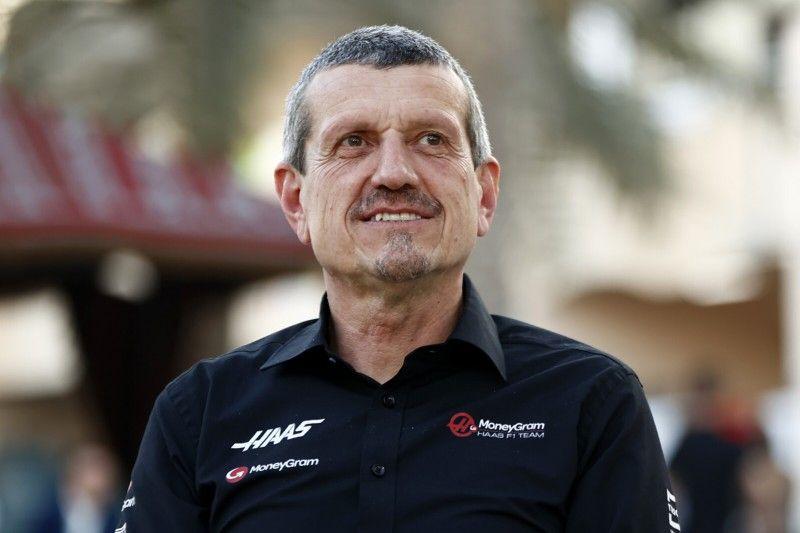 Guenther Steiner Reveals Regrets Over Ferrari’s Decision to Replace Sainz with Hamilton