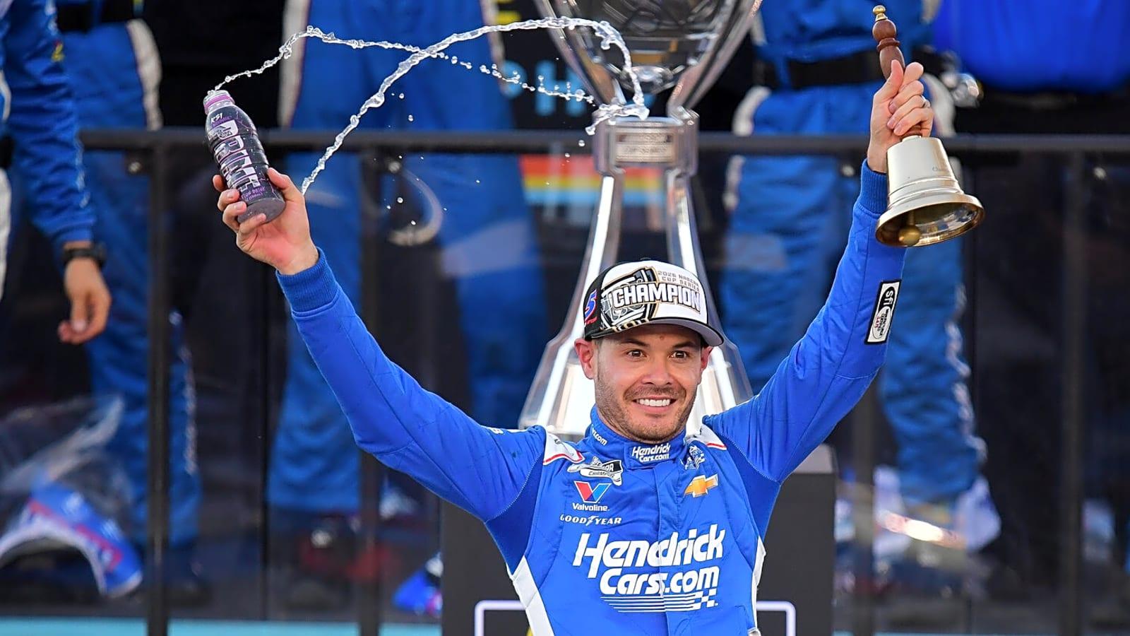 Heartbreak at the Finish: Hamlin’s NASCAR Title Dreams Dashed by Late Caution in Championship’s Final Year