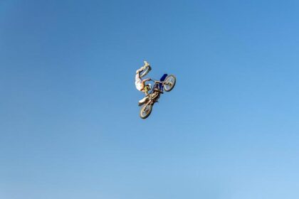 Arvid Lindblad Unveils His Motocross Roots as He Prepares for 2026 F1 Rookie Debut!