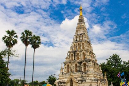 Liam Lawson Makes a Splash at Australian GP with Eye-Catching Mud-Covered Ford Raptor T1+!