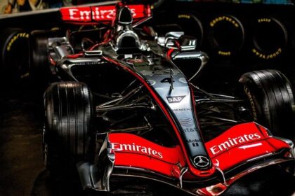 Brown Considers McLaren’s Bold Move to Develop Its Own F1 Engine with V8 Comeback on the Horizon