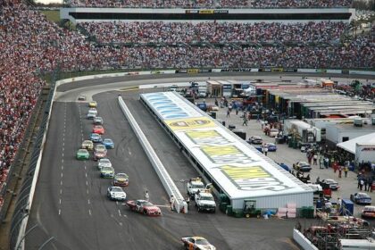 Epic Showdown at Martinsville: Austin Beers and Justin Bonsignore Clash for Modified Tour Championship!