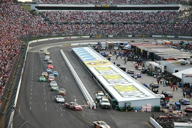 Epic Showdown at Martinsville: Austin Beers and Justin Bonsignore Clash for Modified Tour Championship!