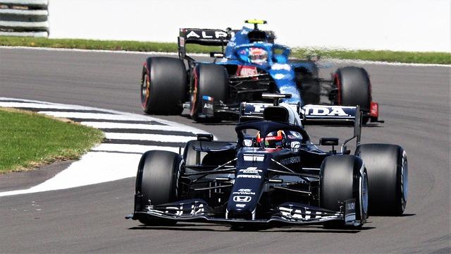 Yuki Tsunoda’s Astonishing F1 Comeback: How a Beach Phone Call Transformed His Career! Yuki Tsunoda’s Astonishing F1 Comeback: How a Beach Phone Call Transformed His Career!