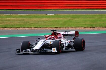 Hamilton opens door to Kimi Antonelli Ferrari move as Mercedes star stays loyal